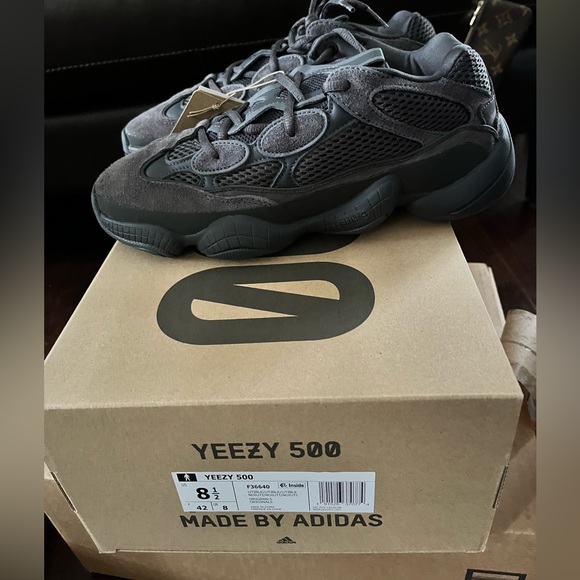 Brand NW/ Tags Yeezy 500 Utility Black.
From Yeezys Last Drop Ever on Confirmed. - Picture 4 of 8
